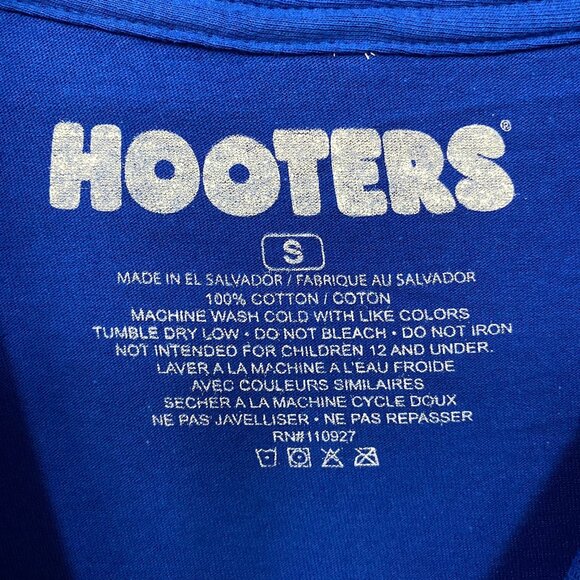 Hooters Makes You Happy Cozumel Mexico Beach Babe Sports Bar Promo T-Shirt Small - Picture 4 of 4